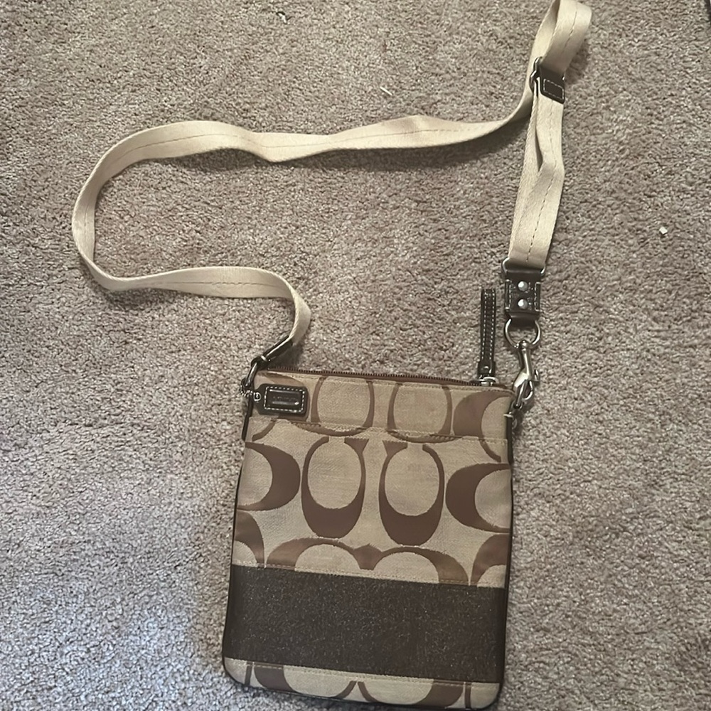 Beautiful condition Coach purse, used once.